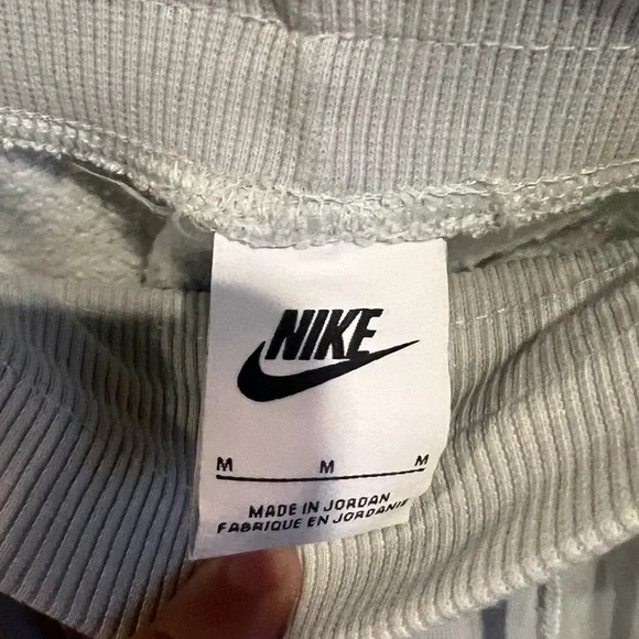 Nike Loose Fit Joggers - Picture 3 of 4